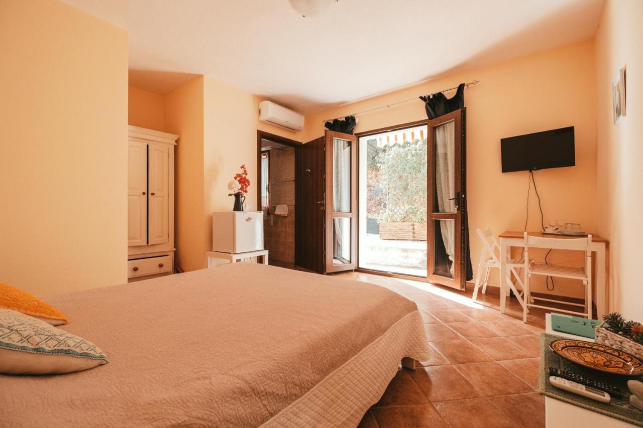 Villa Bella Salmagi - Surya Sardinia Holidays & Yoga Capitana Exterior foto